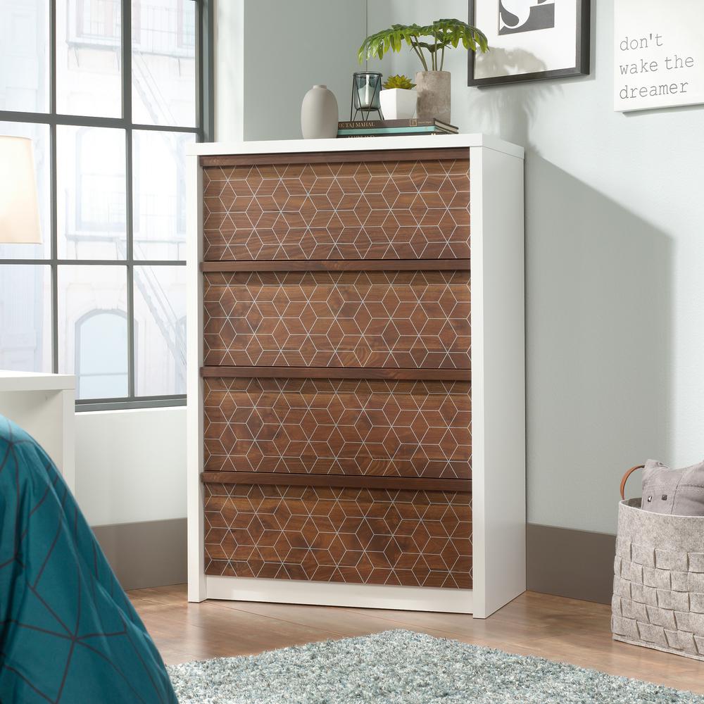 Harvey Park 4-Drawer Chest Sw. Picture 3