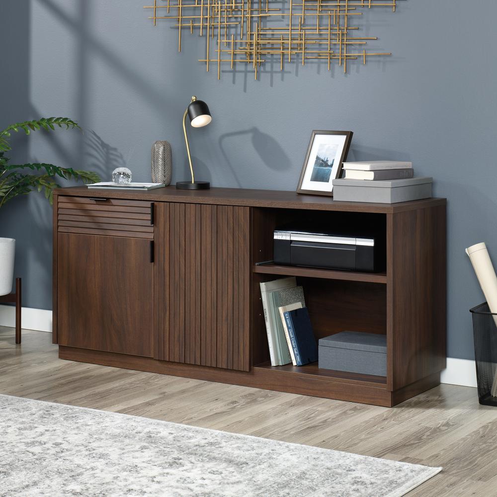 Englewood Credenza Spiced Mahogany. Picture 3