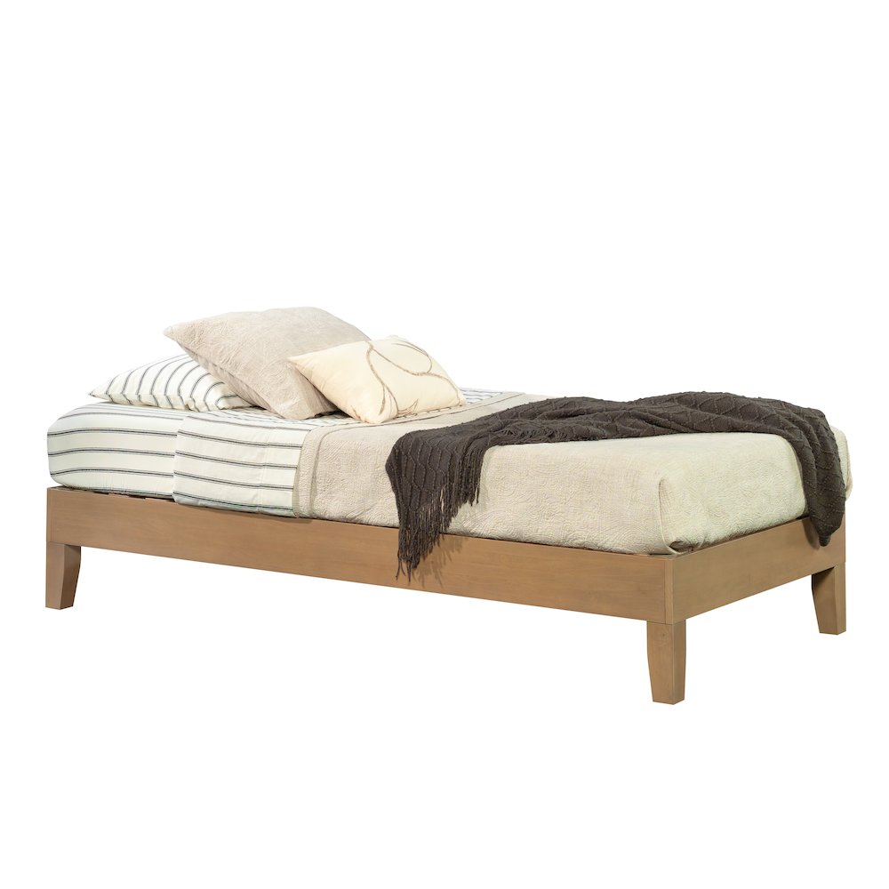 Twin-Size Platform Bed in Solid Wood. Picture 1