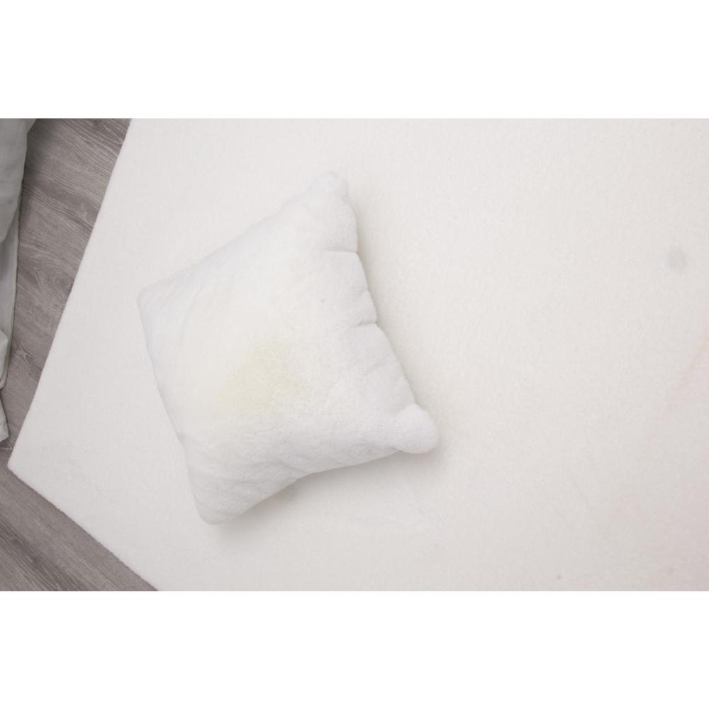 FAUX RABBIT FUR  WHITE RB01 5' X 7'. Picture 3