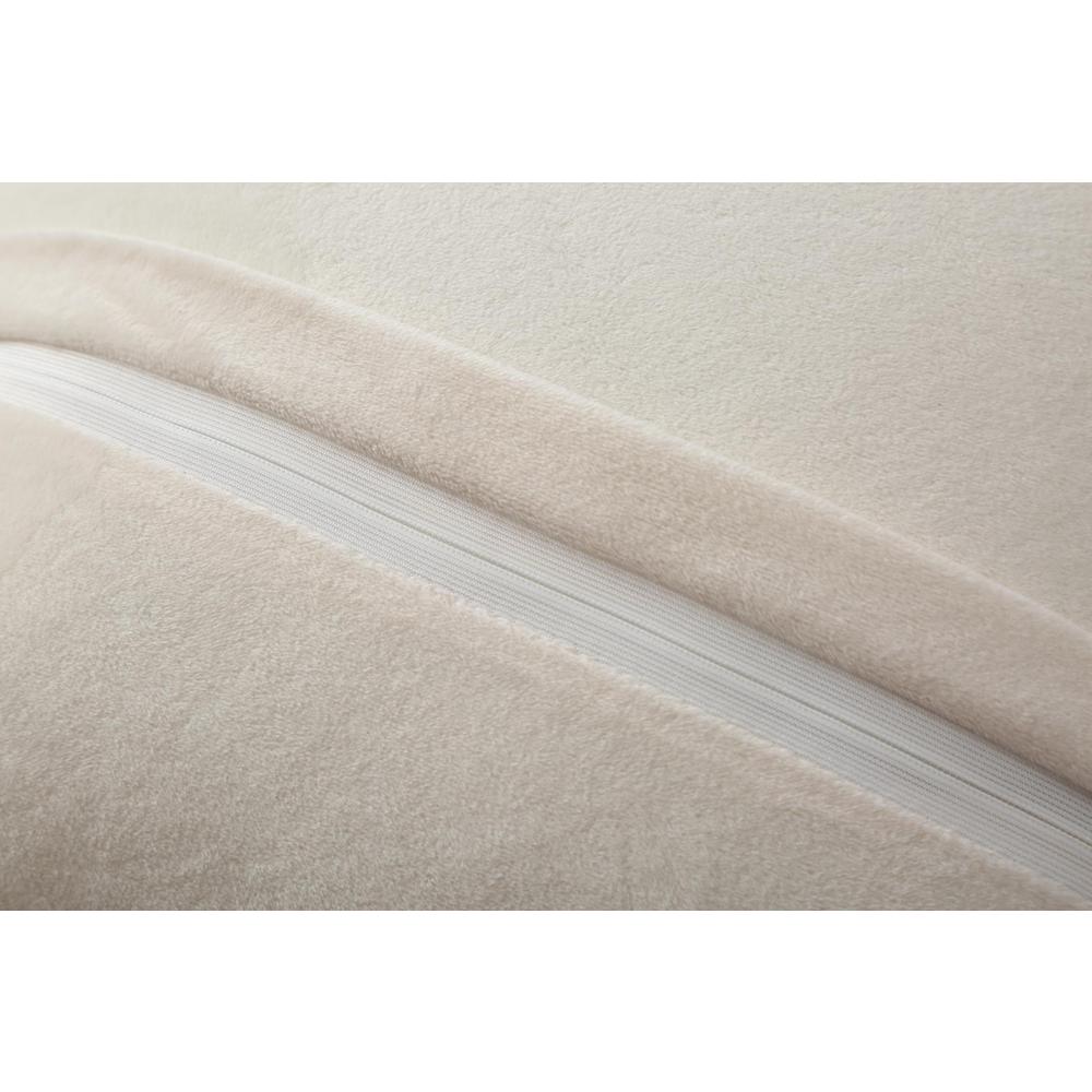 EMMA PILLOW  EMP01 20" X 20". Picture 5