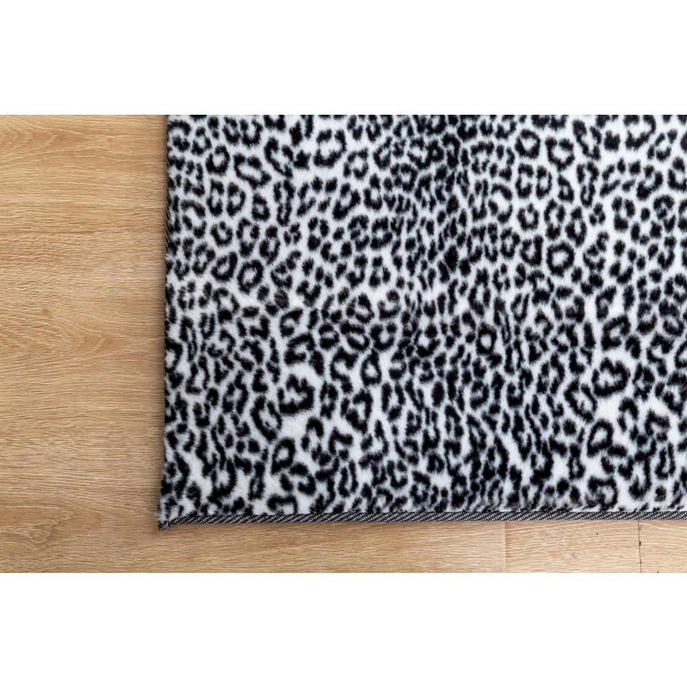 FAUX FUR LEOPARD FU04 5' X 7'. Picture 3