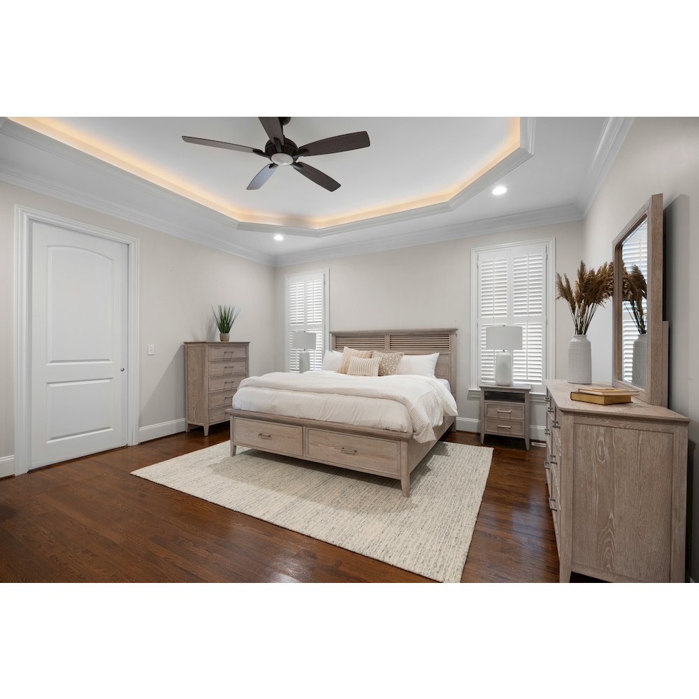 Cape May - Storage Bed - King - Glazed Driftwood Finish. Picture 3