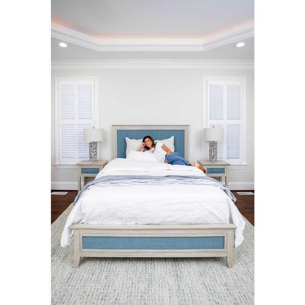Ocean Isles - Bed - Queen - Ocean Blue and Aged Ivory Finish. Picture 2