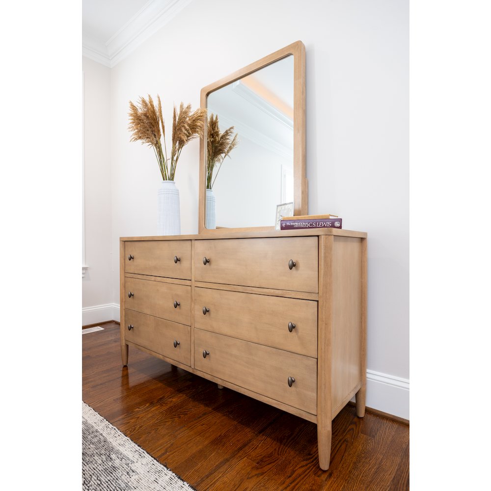 Chatham - 6 Drawer Dresser - Warm Maple Finish. Picture 9