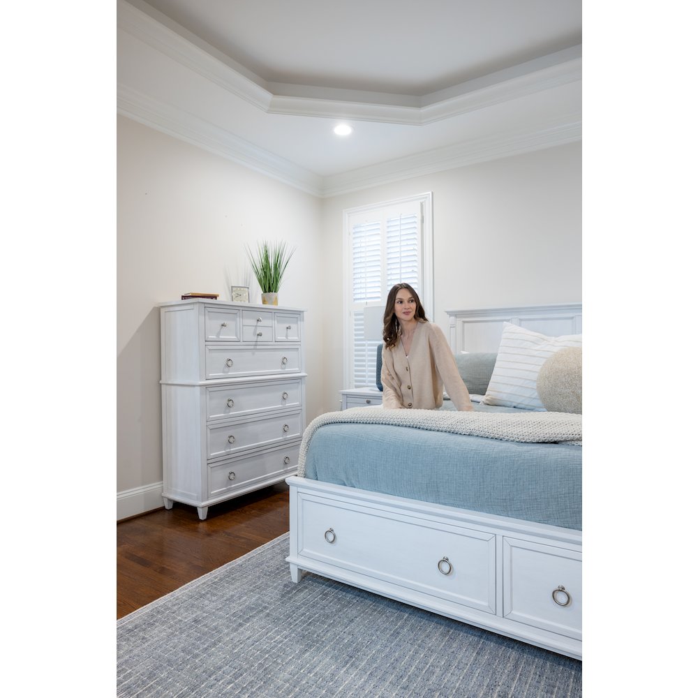 Point Breeze - 7 Drawer Chest - Fresh White with Soft Grey Glaze Finish. Picture 9