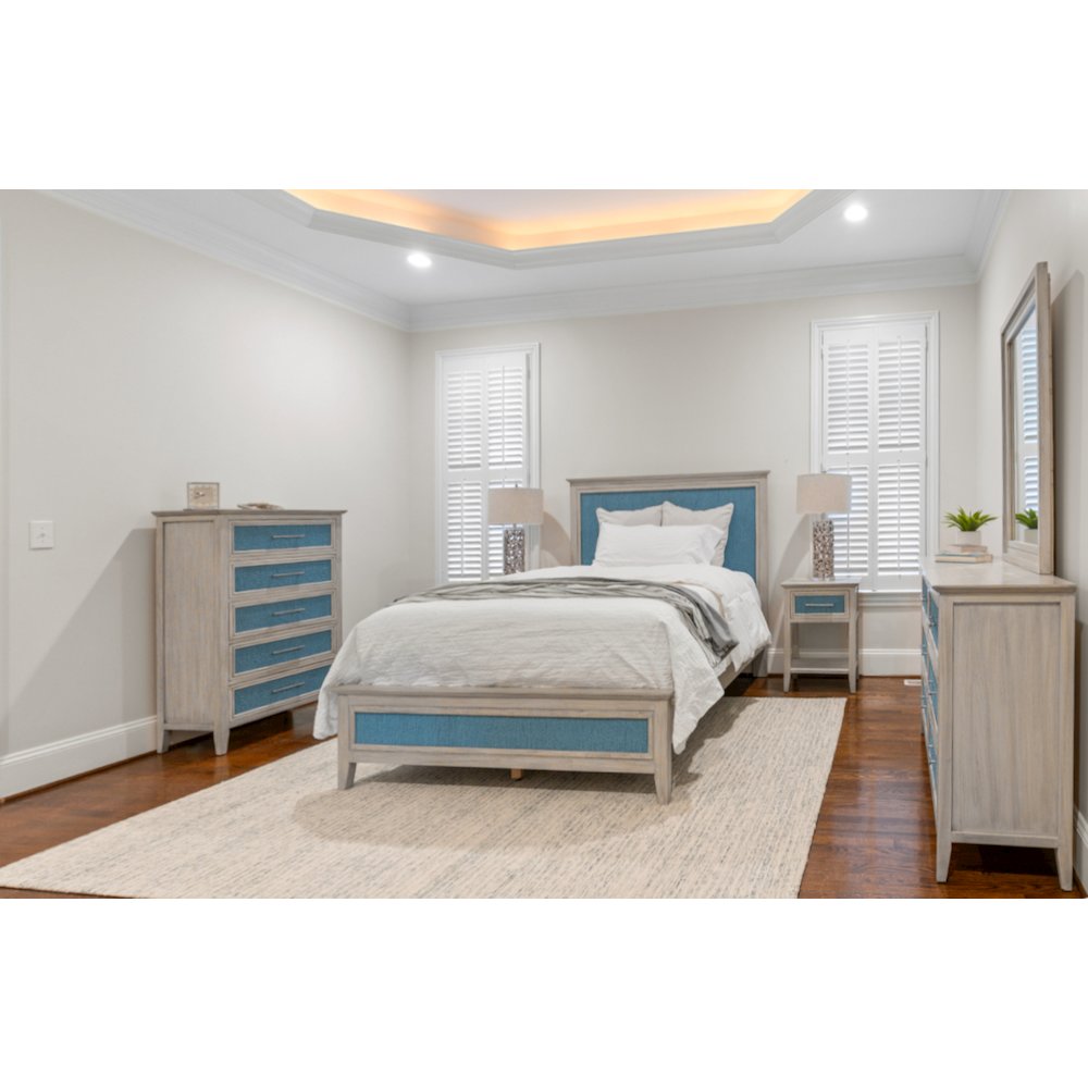 Ocean Isles - Bed - Queen - Ocean Blue and Aged Ivory Finish. Picture 5