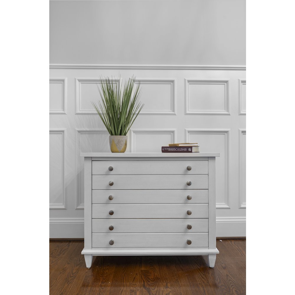 Point Breeze - 3 Drawer Bachelor's Chest - Fresh White with Soft Grey Glaze. Picture 8