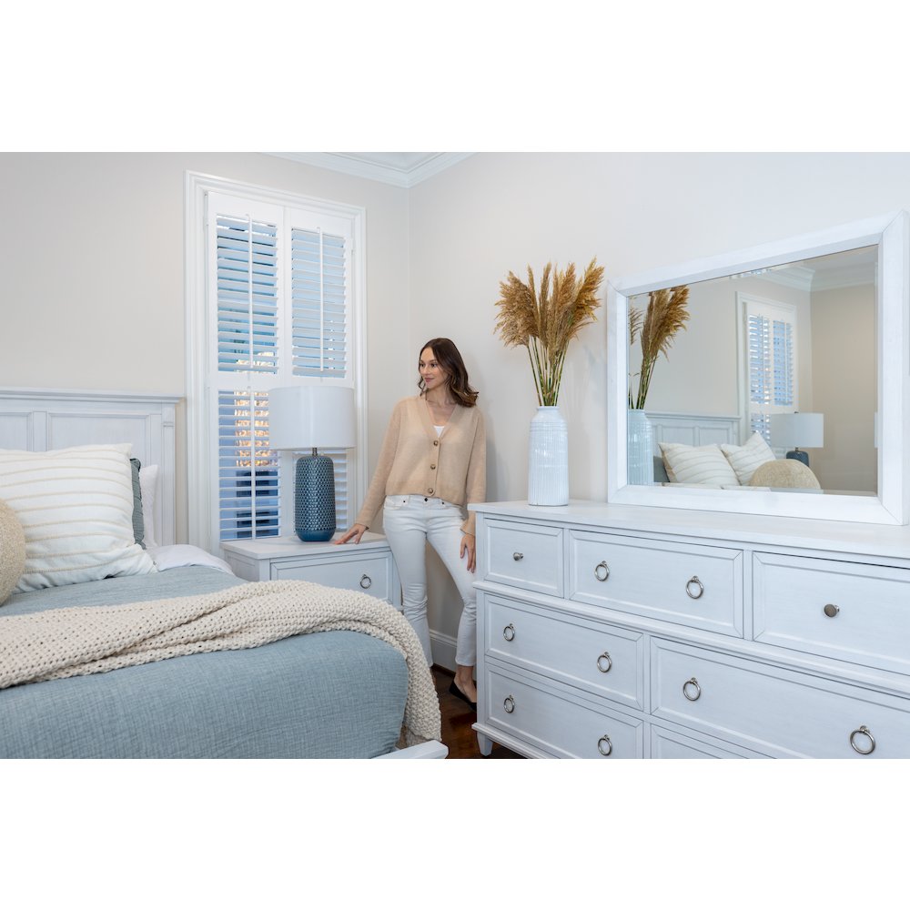 Point Breeze - 7 Drawer Dresser - Fresh White with Soft Grey Glaze Finish. Picture 8