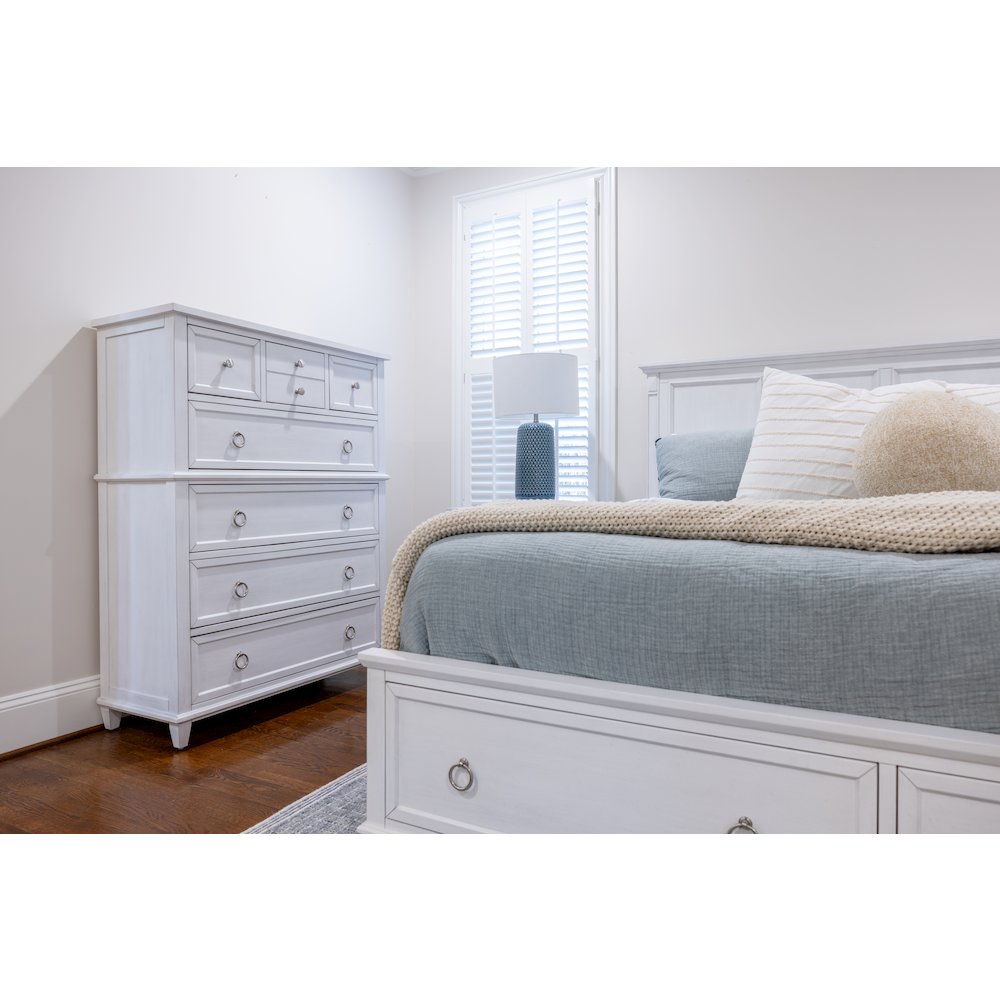 Point Breeze - 7 Drawer Chest - Fresh White with Soft Grey Glaze Finish. Picture 7