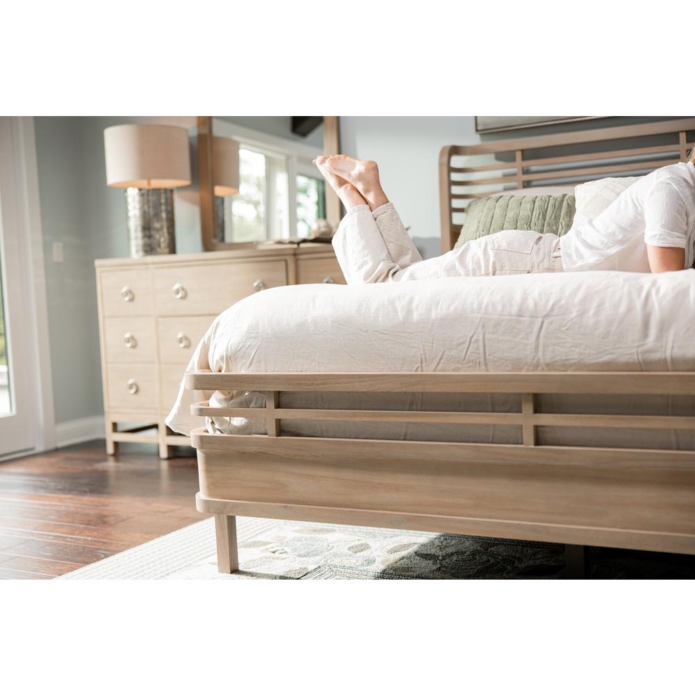 Monterey - Bed - Queen - Sandstone Finish. Picture 5