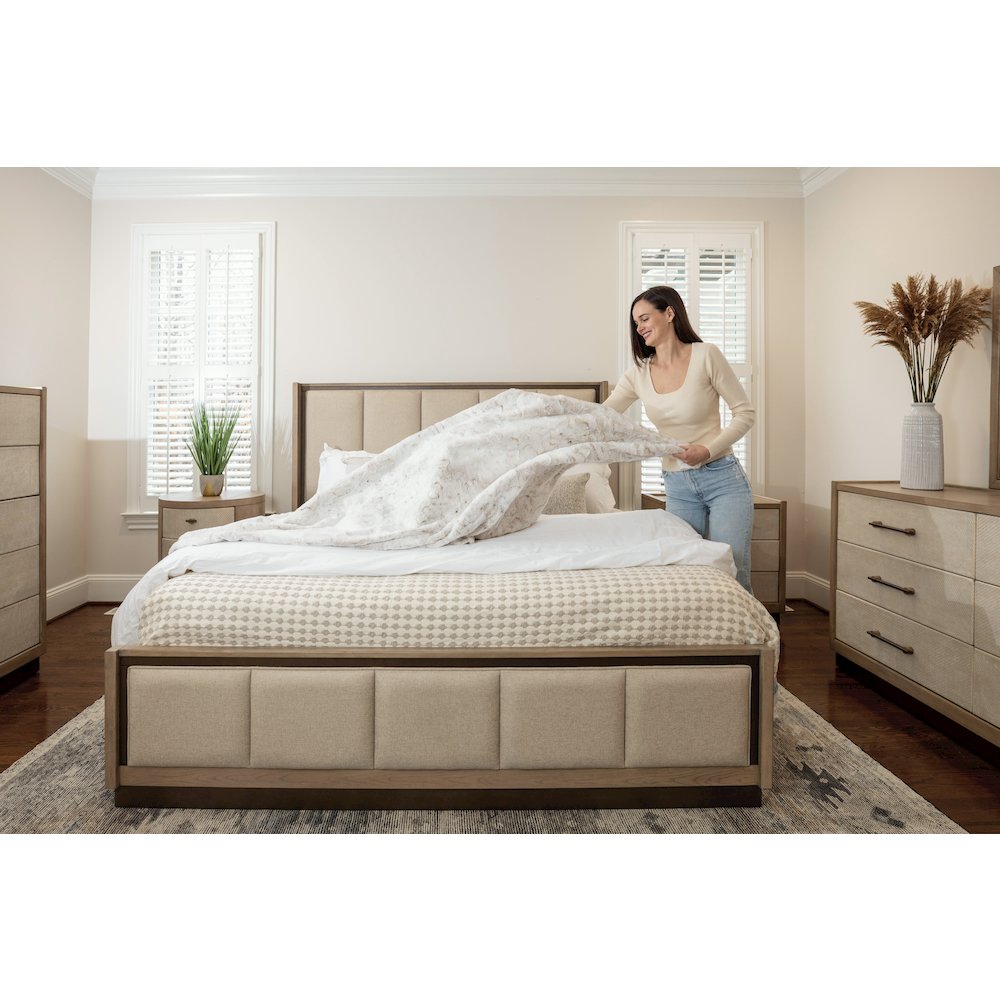 Rio Vista - Upholstered Bed - King - Muted Earth Tones and Clay Finish - Grey. Picture 6