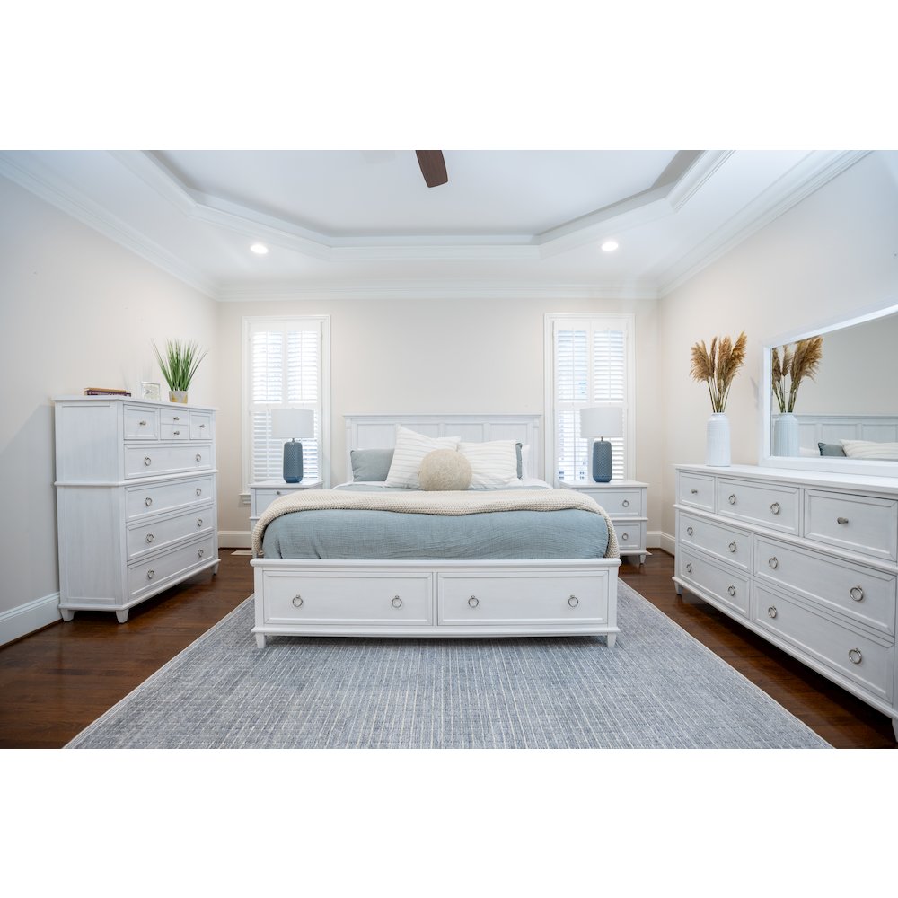 Point Breeze - Storage Bed - Queen - Fresh White with Soft Grey Glaze Finish. Picture 3