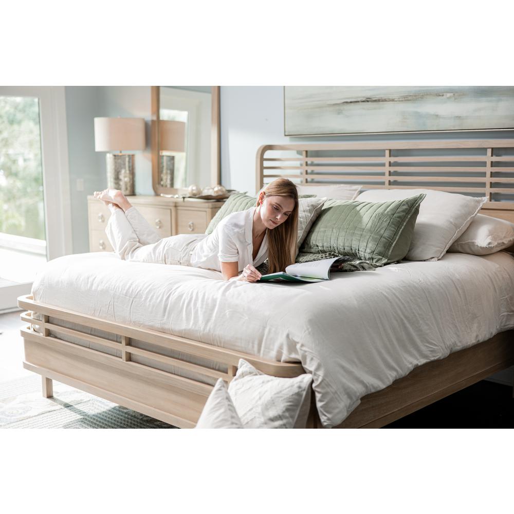 Monterey - Bed - Queen - Sandstone Finish. Picture 4