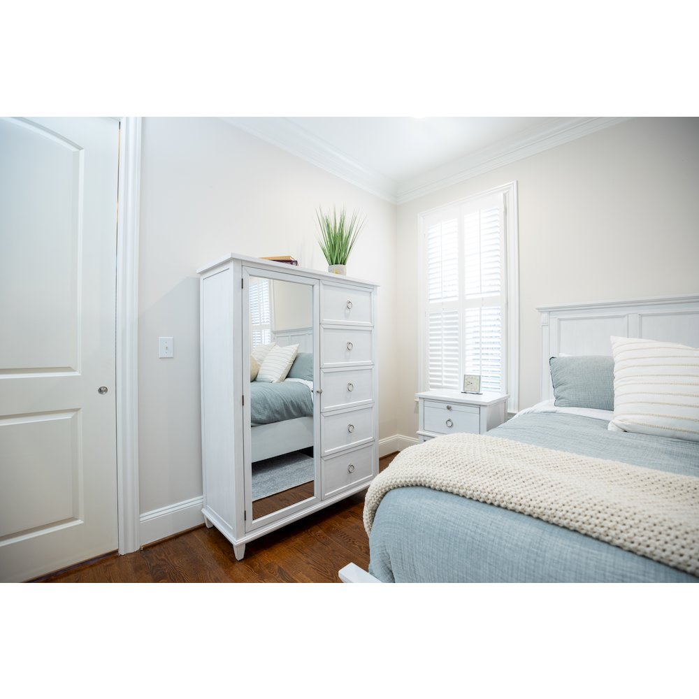 Point Breeze - Mirrored Door Chest - Fresh White with Soft Grey Glaze Finish. Picture 9