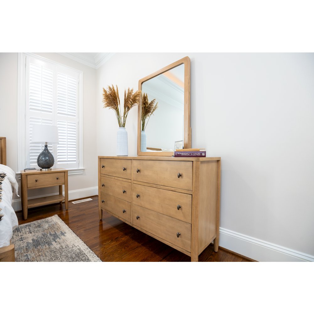 Chatham - 6 Drawer Dresser - Warm Maple Finish. Picture 8