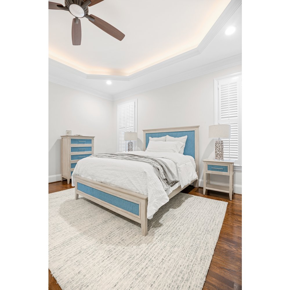 Ocean Isles - Bed - King - Ocean Blue and Aged Ivory Finish. Picture 6