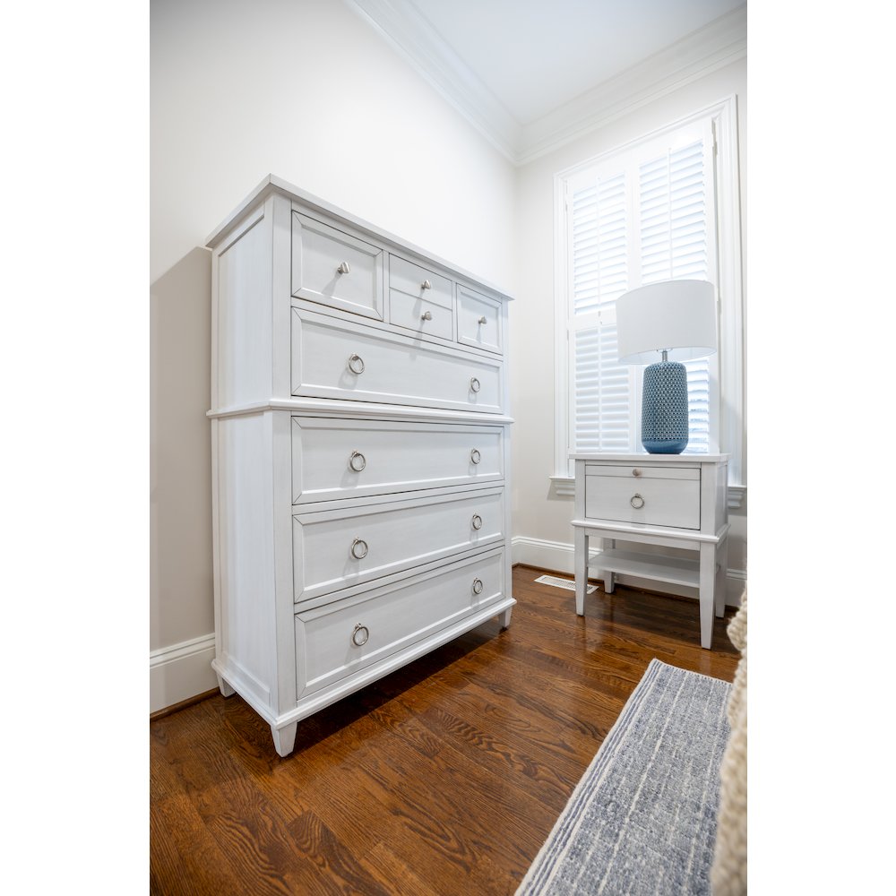 Point Breeze - 7 Drawer Chest - Fresh White with Soft Grey Glaze Finish. Picture 8