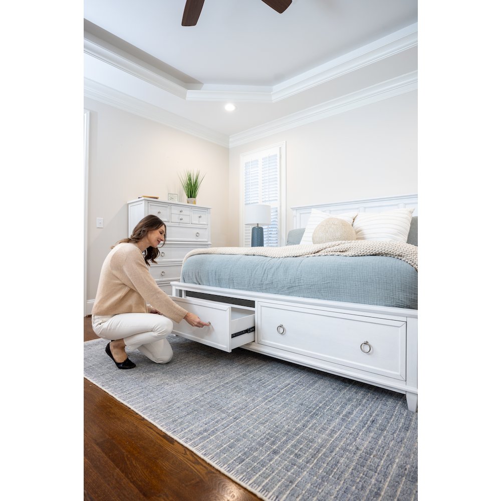 Point Breeze - Storage Bed - King - Fresh White with Soft Grey Glaze Finish. Picture 2