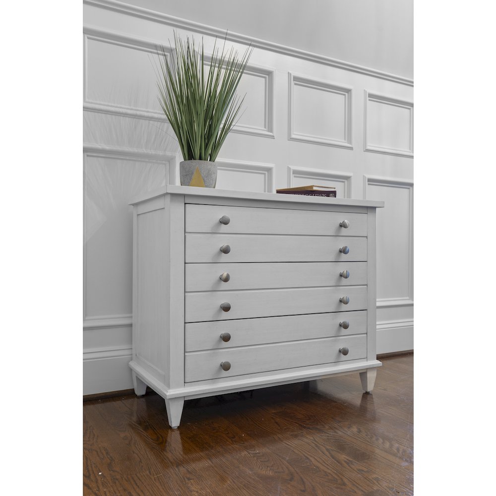 Point Breeze - 3 Drawer Bachelor's Chest - Fresh White with Soft Grey Glaze. Picture 9