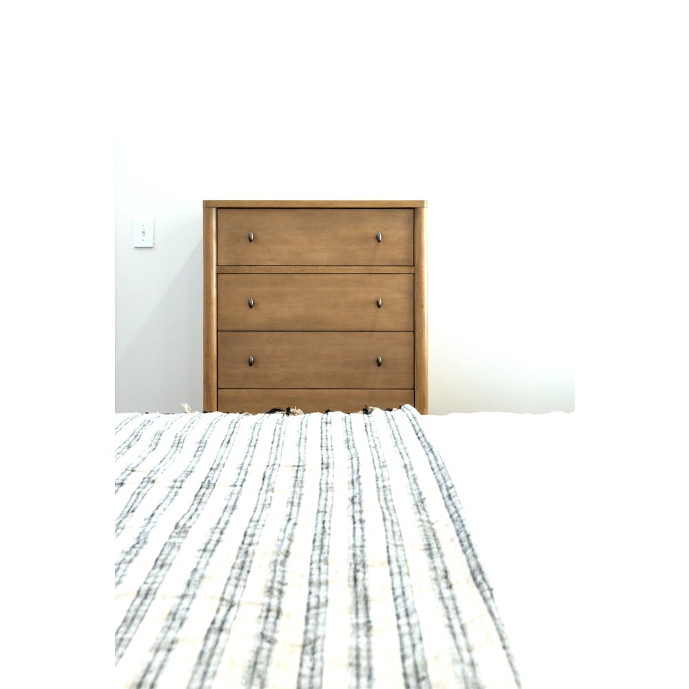 Chatham 5 Drawer Chest. Warm Maple Finish. Picture 7