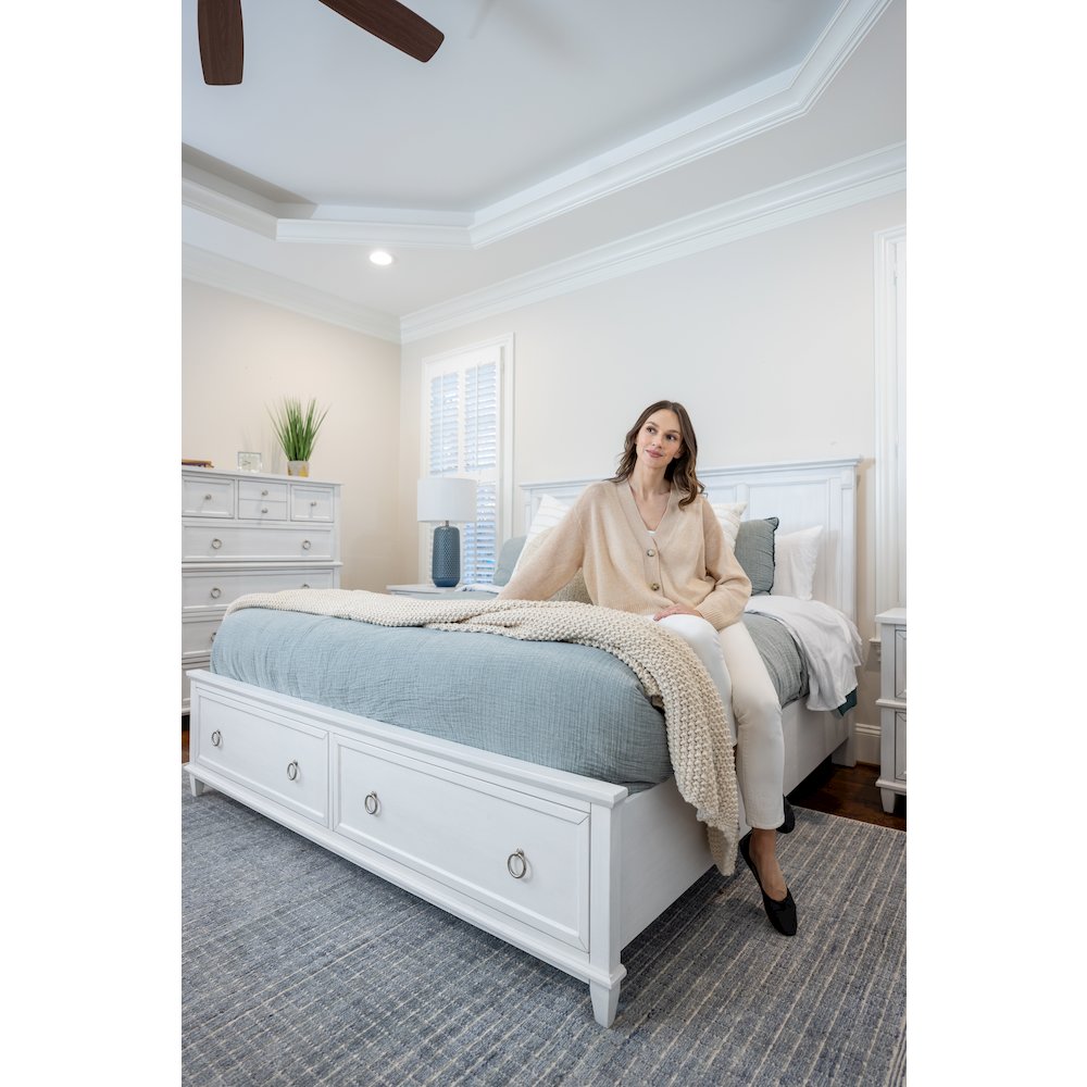 Point Breeze - Storage Bed - Queen - Fresh White with Soft Grey Glaze Finish. Picture 8