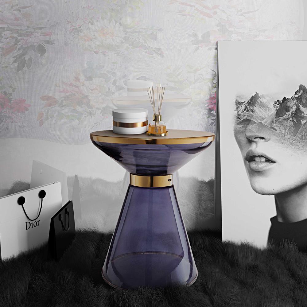 Coral Side Table. Picture 3