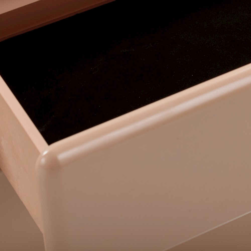 Tammy Taupe 6-Drawer Dresser. Picture 5