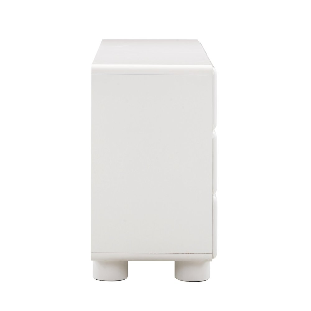 Tammy White 6-Drawer Dresser. Picture 4