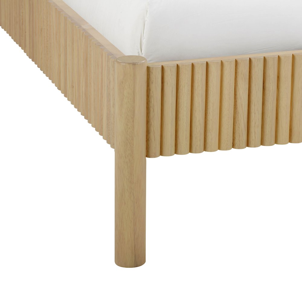 Tyla Natural Wood Queen Bed. Picture 6