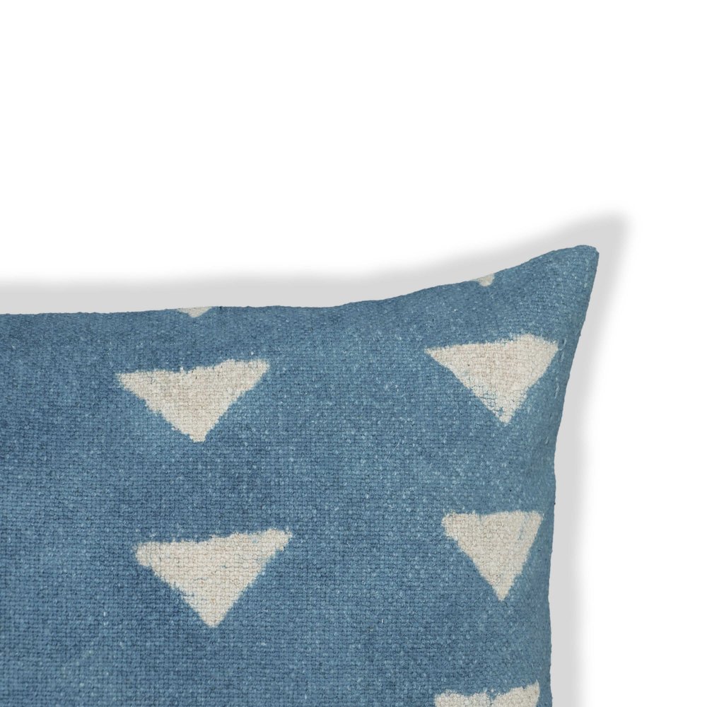 Indigo Triangles Cotton 20 inch Square Accent Pillow. Picture 4