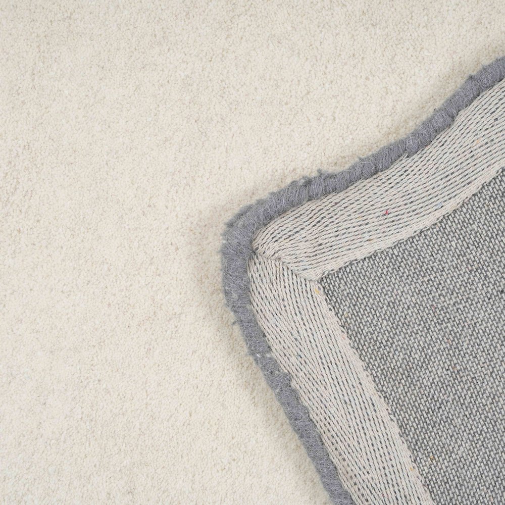 Tarba Grey 5'x7' Rectangular Floor Rug. Picture 5