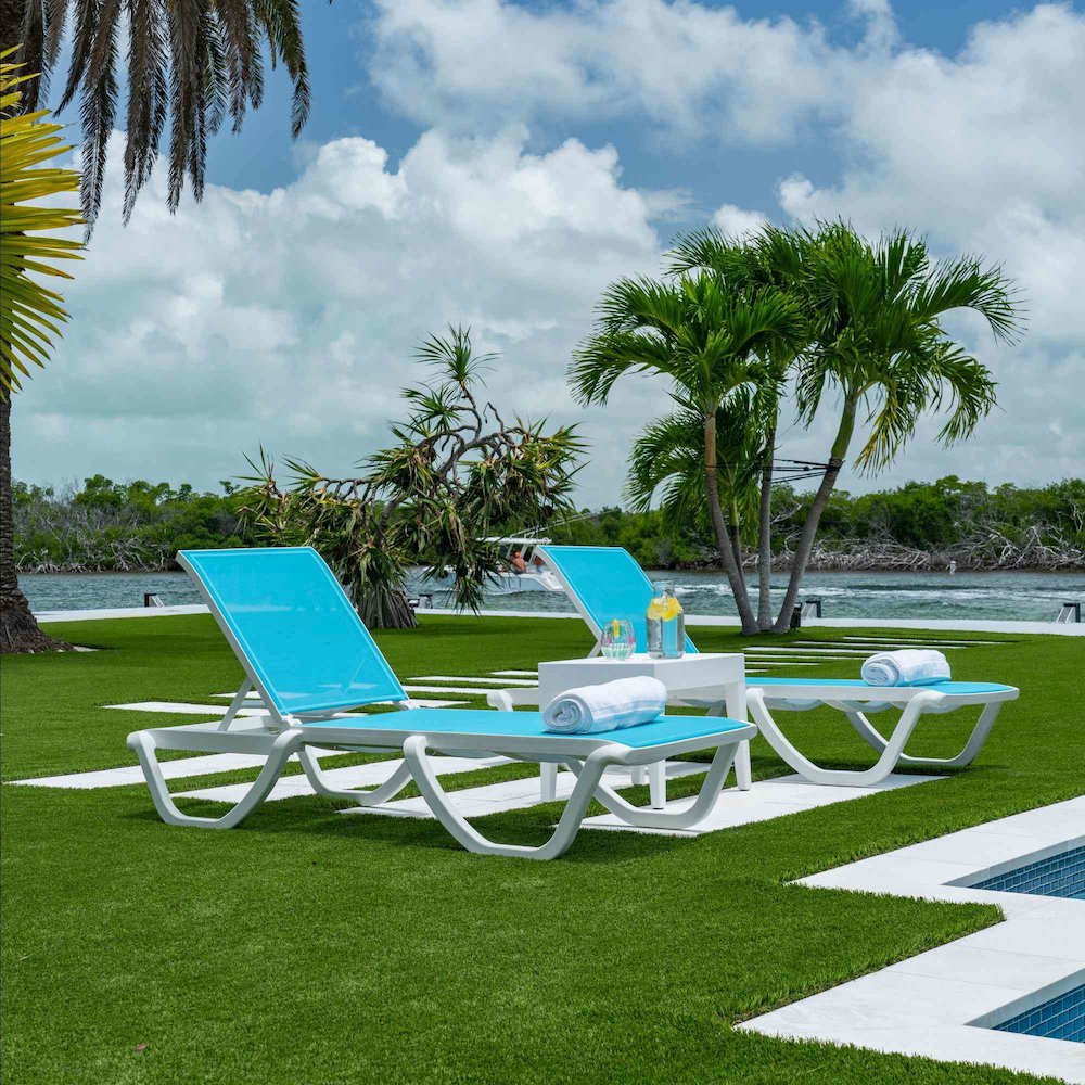 Panama Jack Abaco 3-Piece Chaise Lounge Set. Picture 3