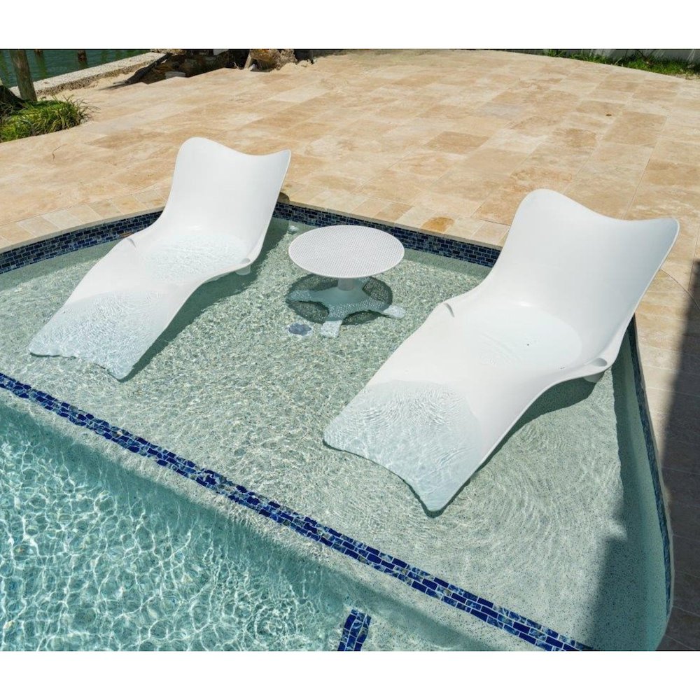 Panama Jack Set of 2 Wave In-Pool Chaise Lounger with End Table. Picture 1