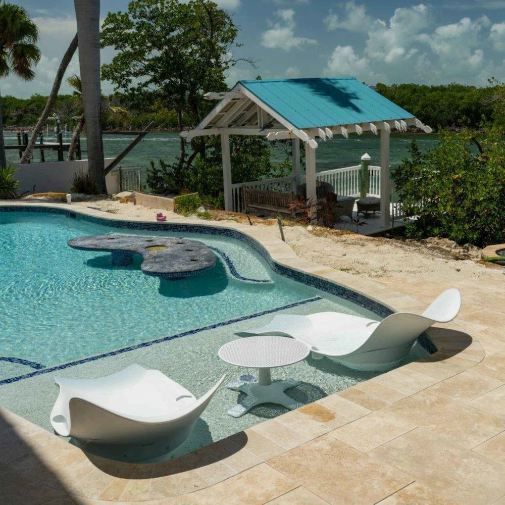Panama Jack In-Pool Wave End Table. Picture 5