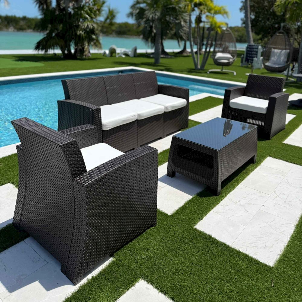 Plastique 4-Piece Seating Set. Picture 3