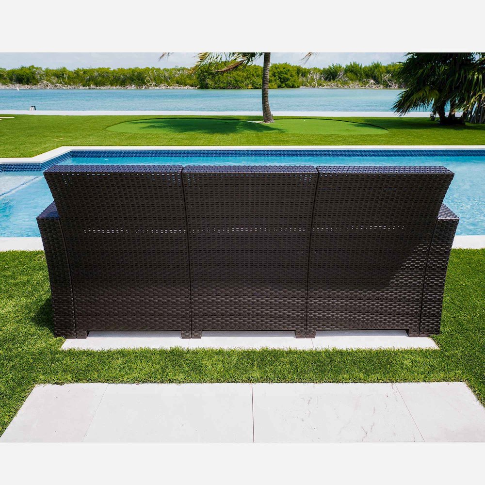 Plastique Sofa. Picture 4