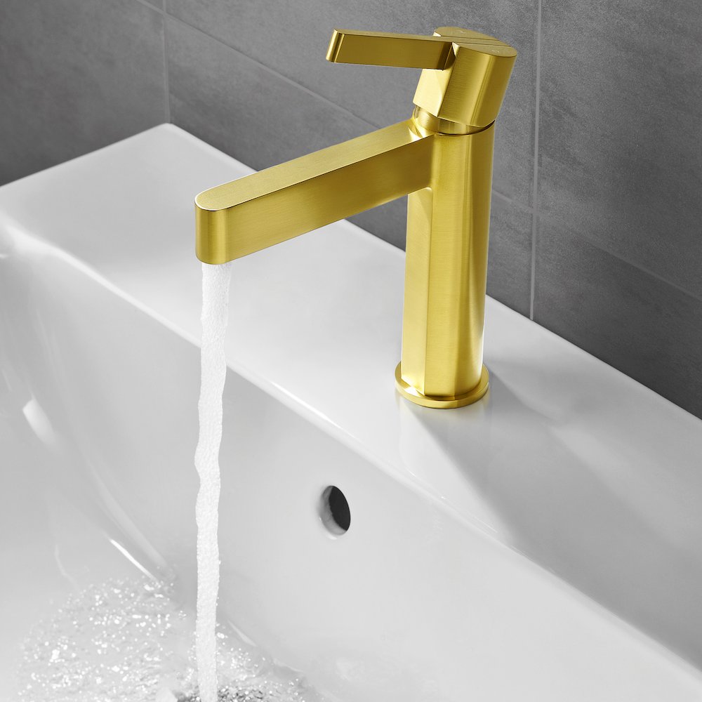 Single Hole Single-Handle Bathroom Faucet in Brushed Gold. Picture 7