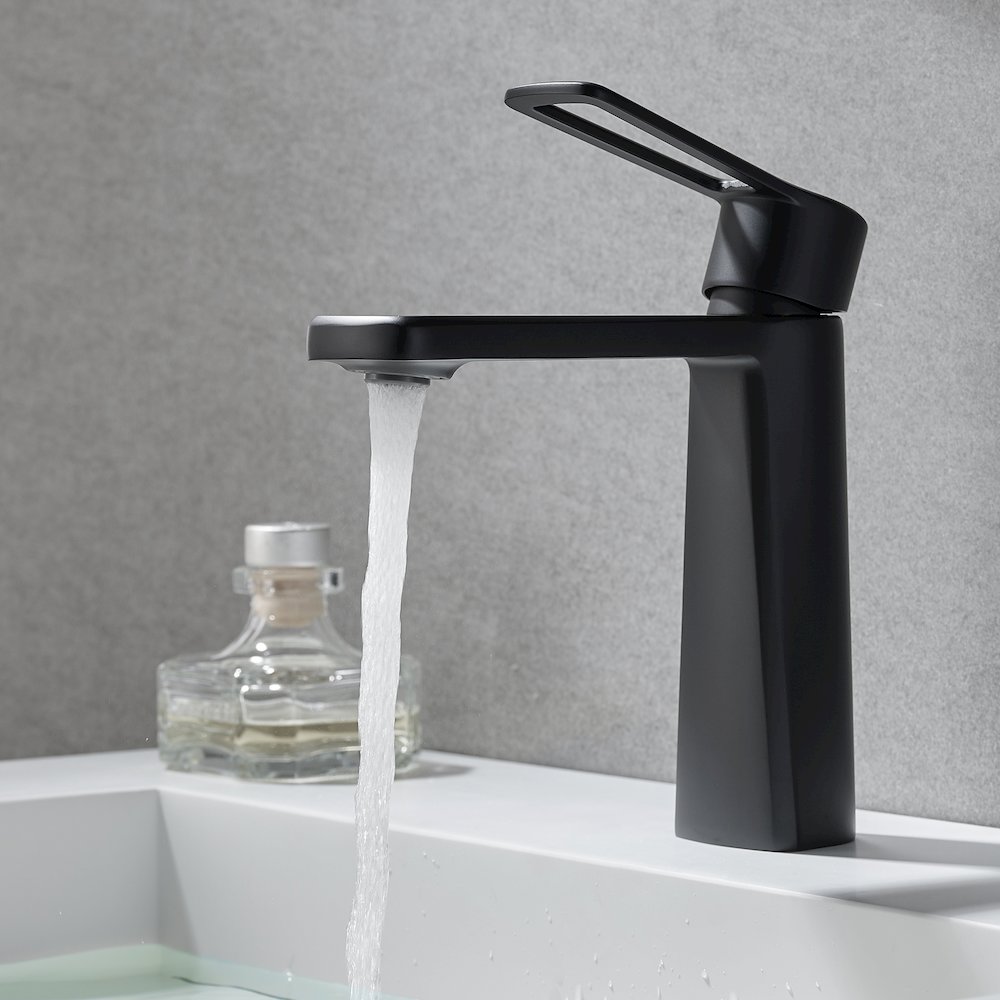 Single Hole Single-Handle Bathroom Faucet in Matte Black. Picture 3