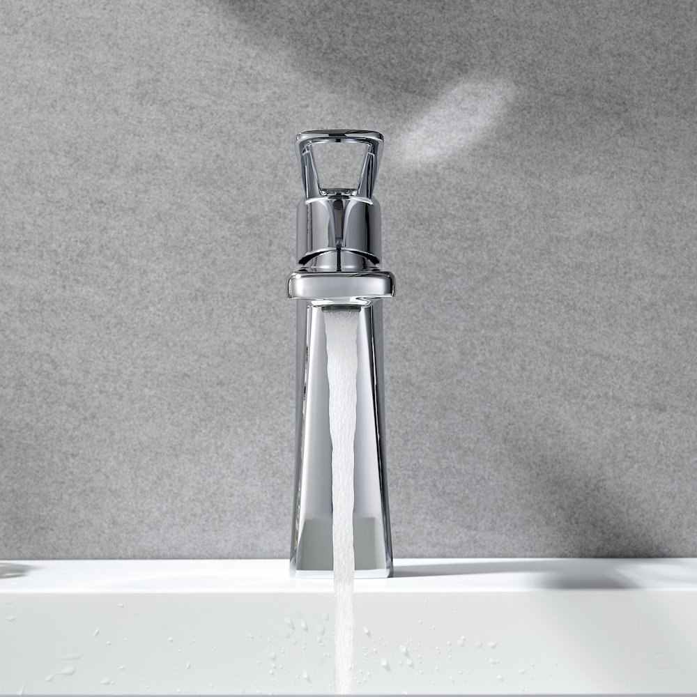Single Hole Single-Handle Bathroom Faucet in Prolished Chrome. Picture 5