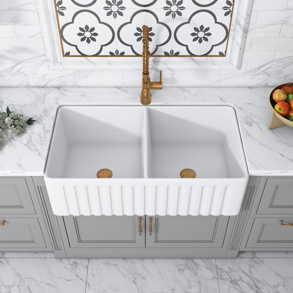 33" L x 18" W Farmhouse Double Sinks. Picture 9