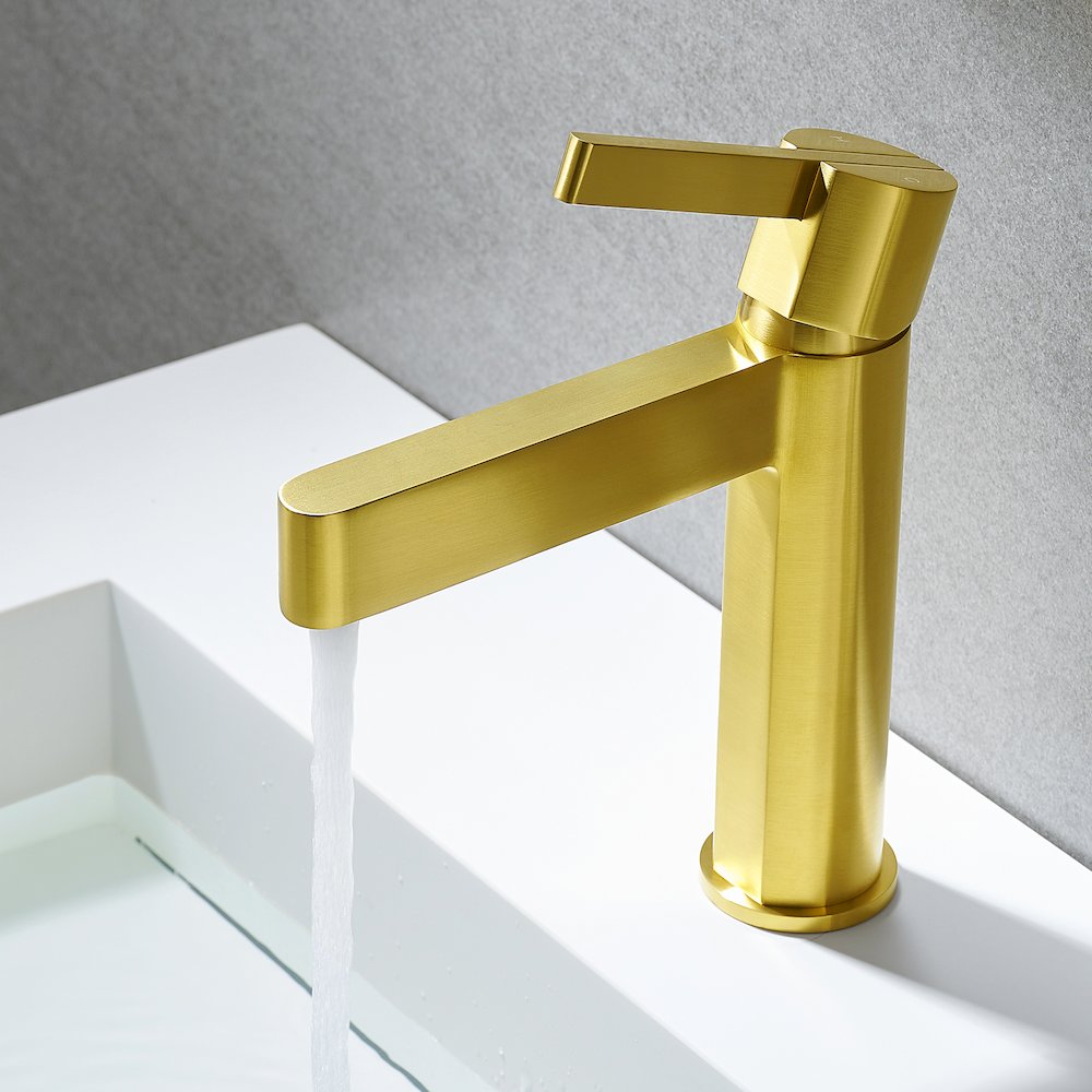 Single Hole Single-Handle Bathroom Faucet in Brushed Gold. Picture 4
