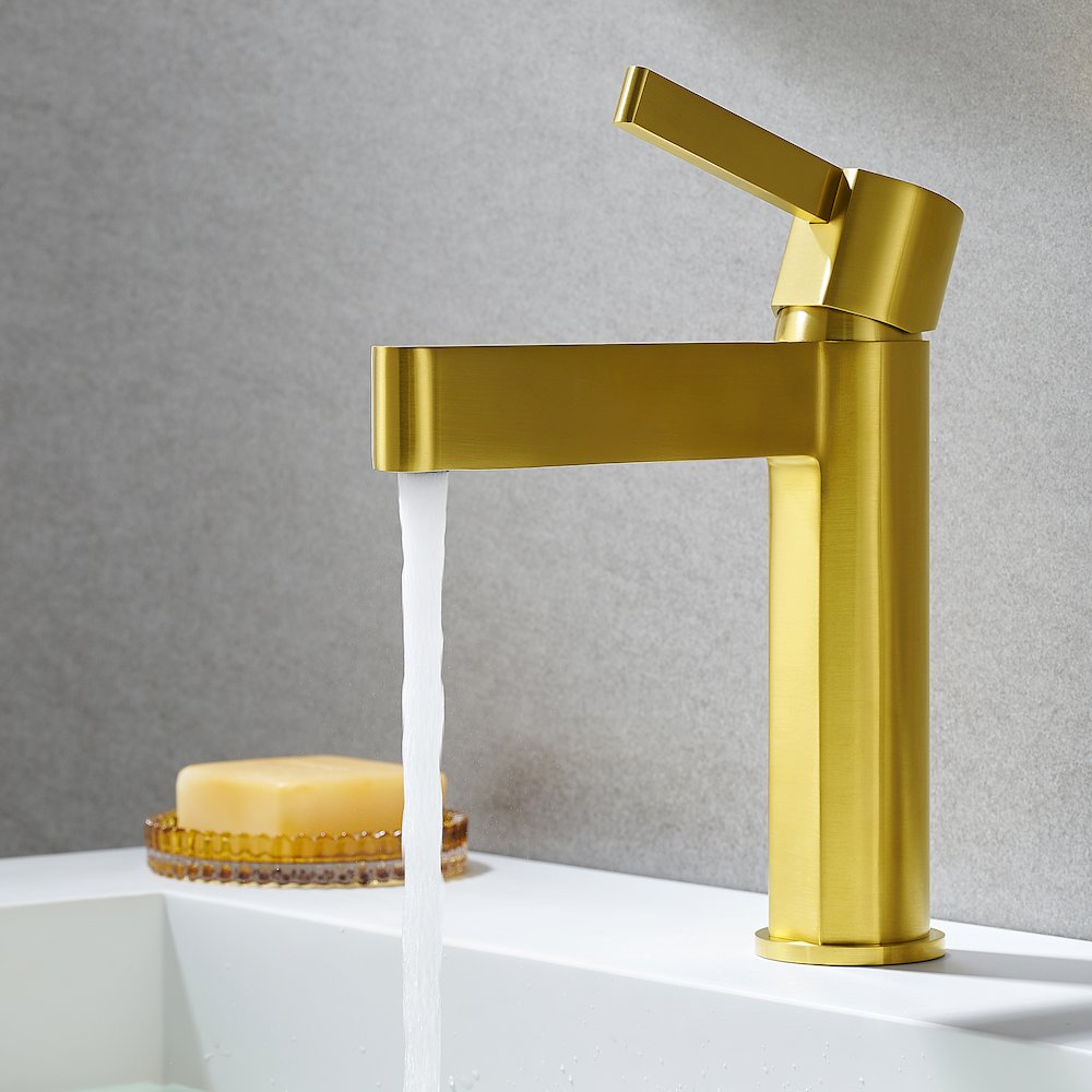 Single Hole Single-Handle Bathroom Faucet in Brushed Gold. Picture 3