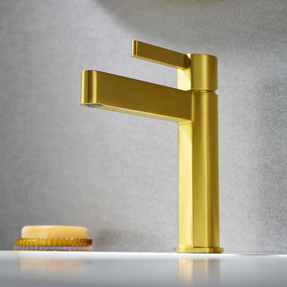 Single Hole Single-Handle Bathroom Faucet in Brushed Gold. Picture 2