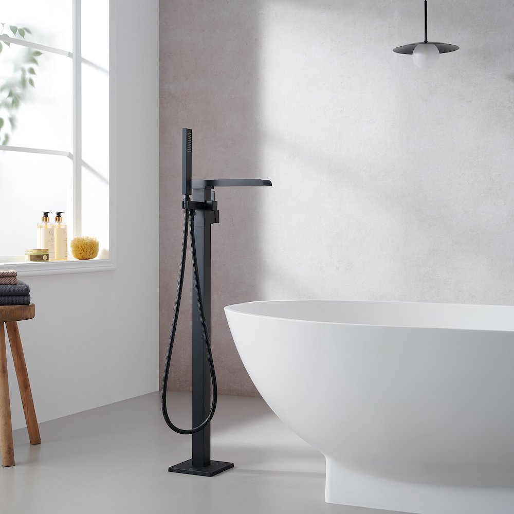 Single Lever Handle Freestanding Floor Mounted Tub Filler. Picture 2