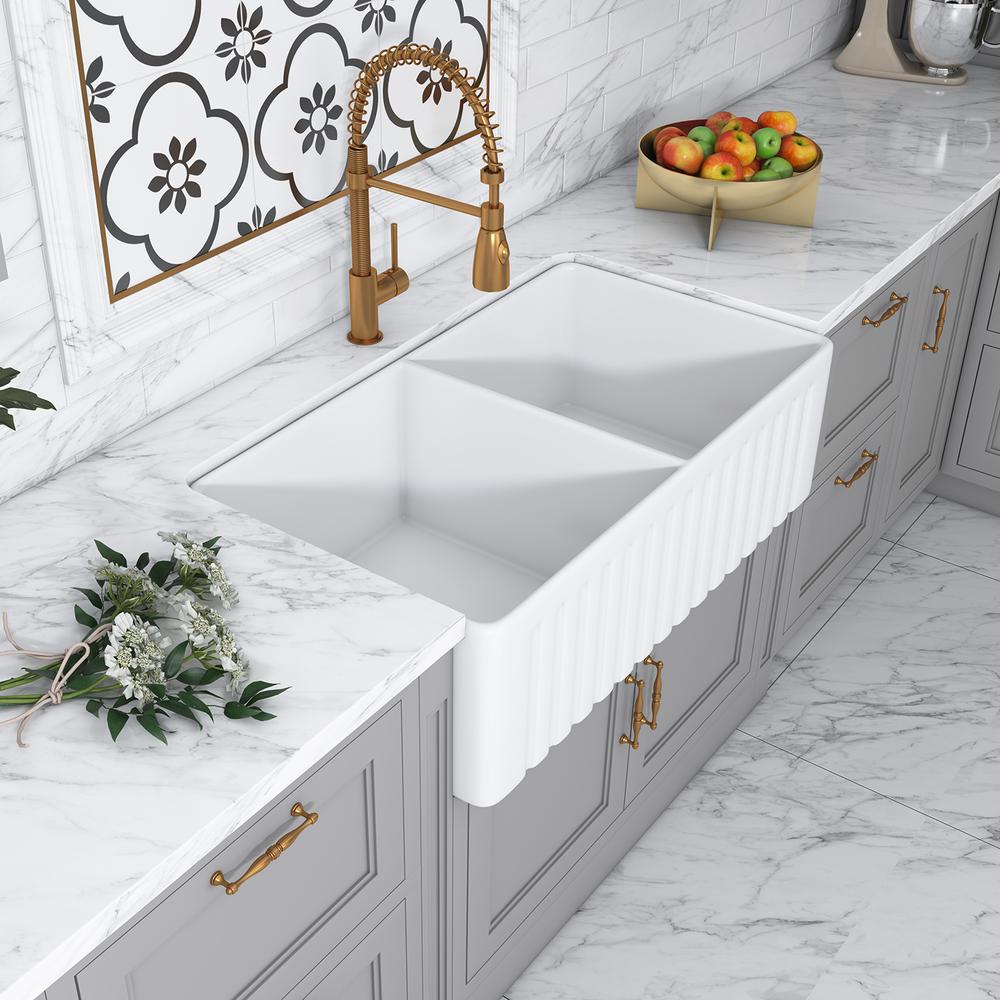 33" L x 18" W Farmhouse Double Sinks. Picture 10