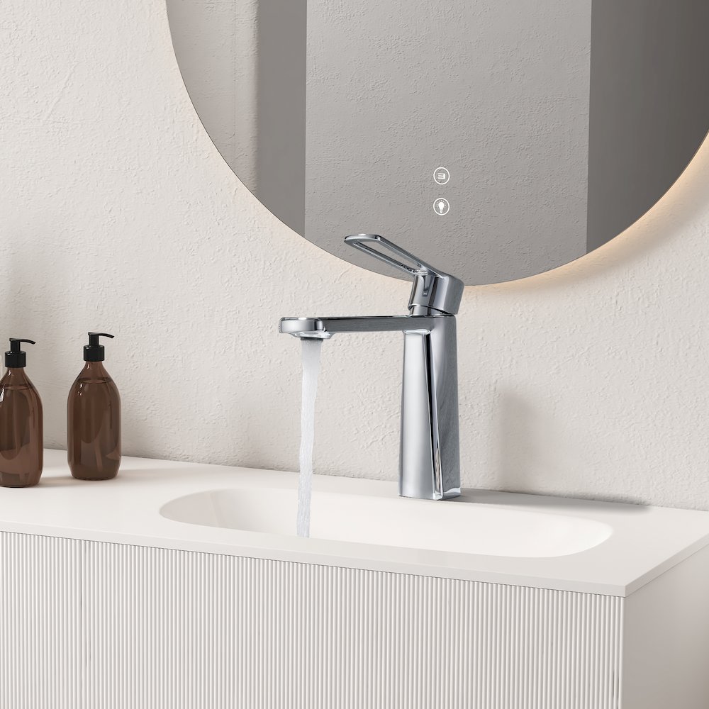 Single Hole Single-Handle Bathroom Faucet in Prolished Chrome. Picture 7