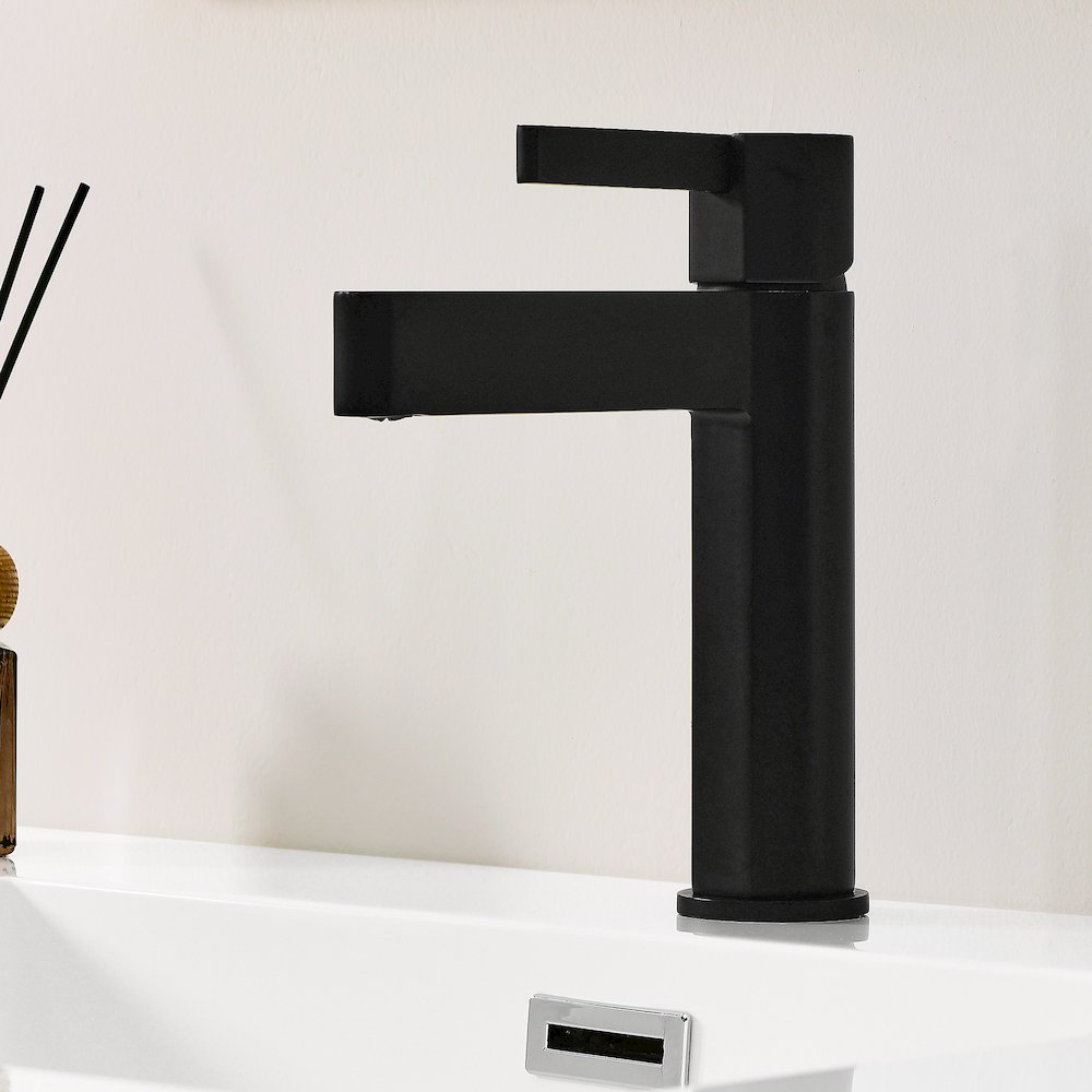 Single Hole Single-Handle Bathroom Faucet in Matte Black. Picture 2