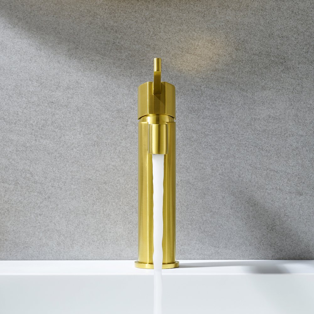 Single Hole Single-Handle Bathroom Faucet in Brushed Gold. Picture 5