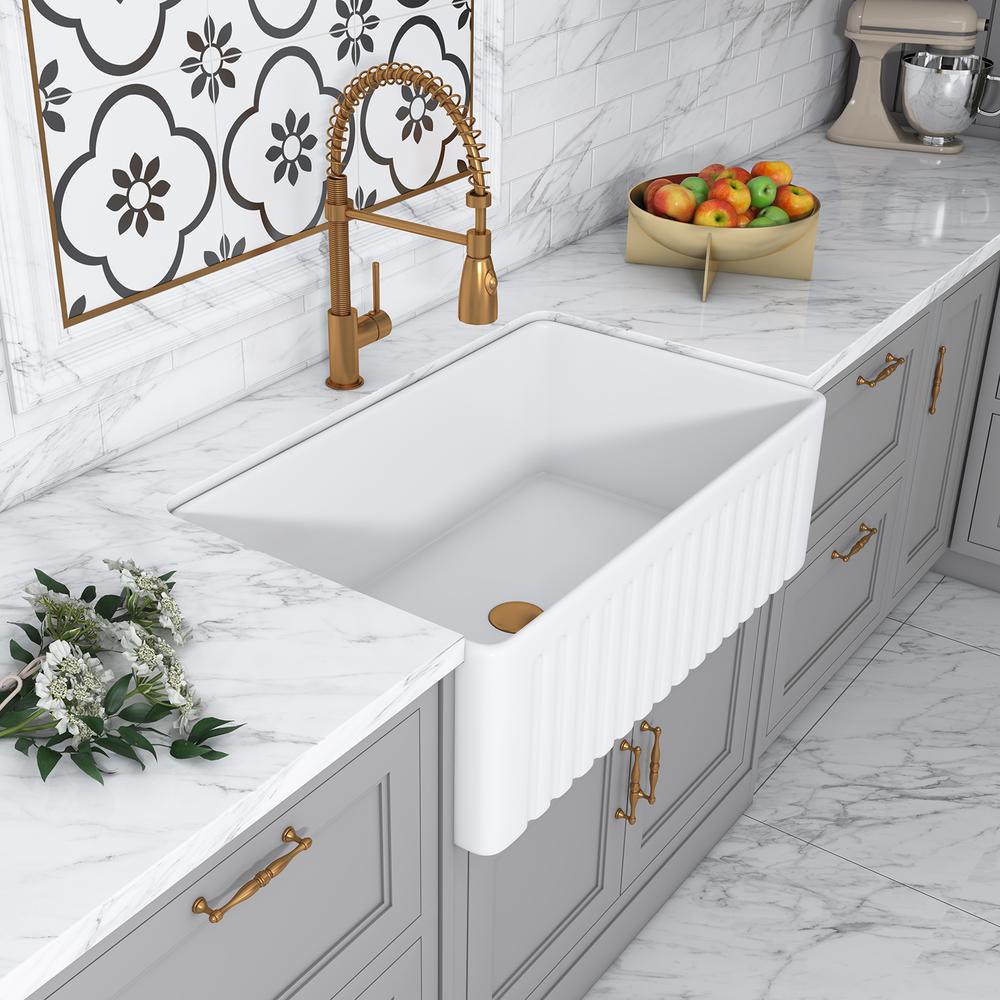 Porcelain Vitreous China 30" L x 18" W Farmhouse Sink. Picture 10